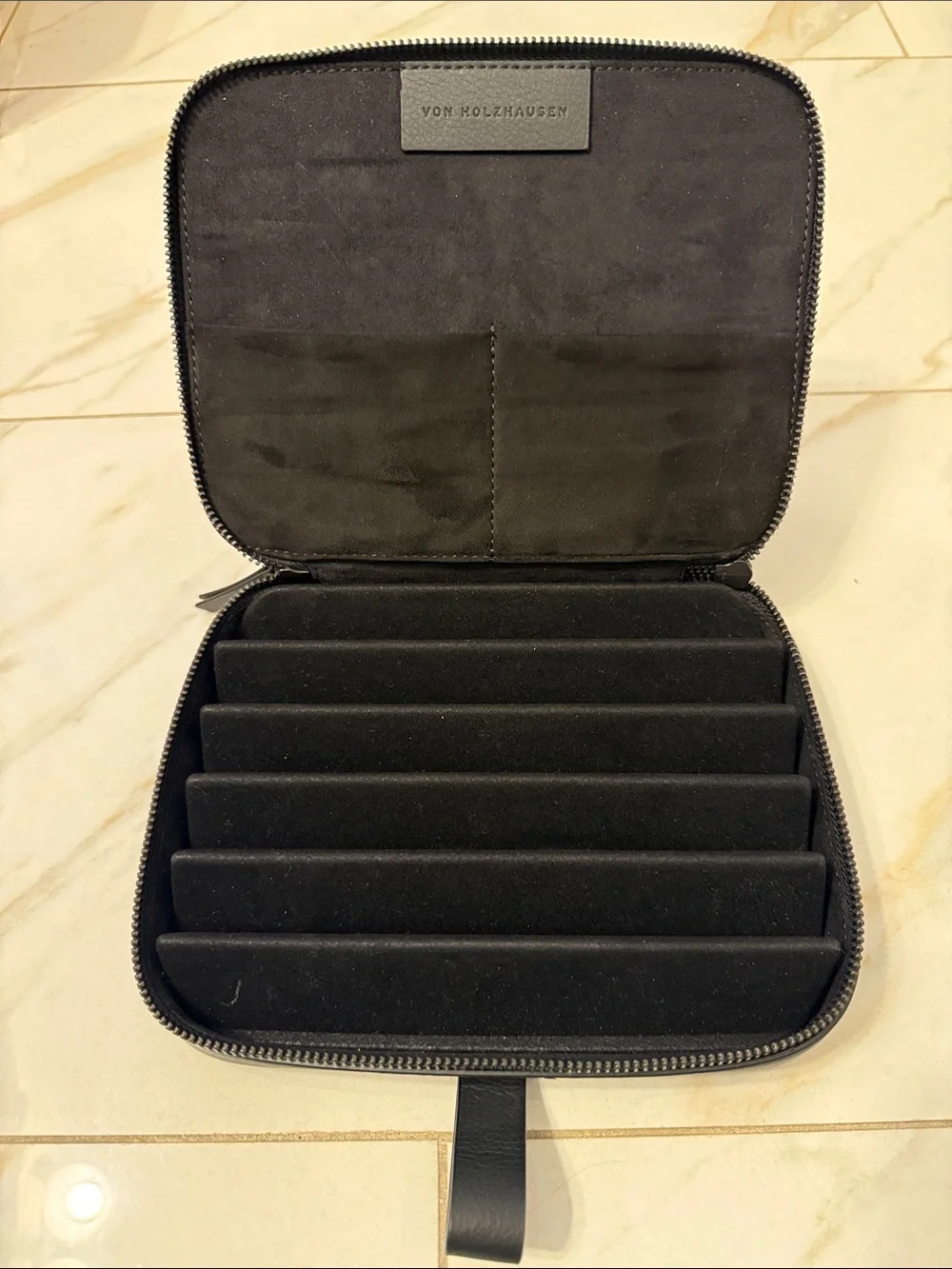 Von Holzhausen- Unisex Black Leather Apple Watch Band Travel Case